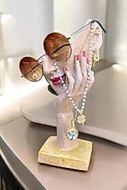 Takı Sunumluk Düşünen Kadın Heykeli