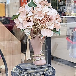 Yüzük, bileklik, şahmeran ve buket sergileme heykeli