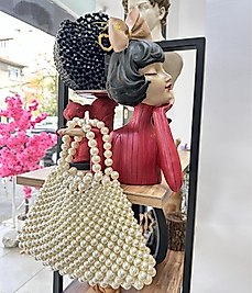 Tepsili Sunum Yapan Kız Heykeli